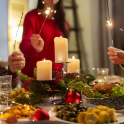 Ekologiset valinnat muodissa ja sisustuksessa – Vinkkejä kestävään jouluun